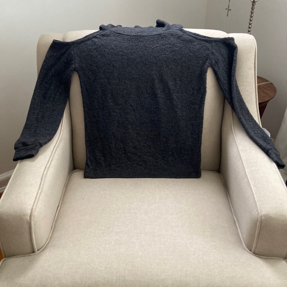 Women's Elan Charcoal gray in size Medium cold shoulder sweater.